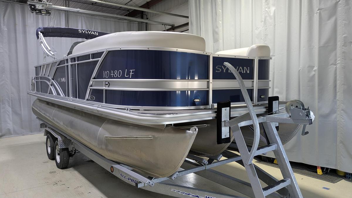 Used 2021 Sylvan Mirage 8522 Party Fish