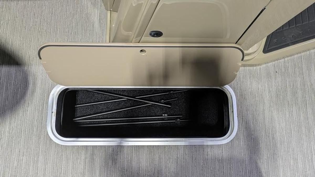 2026 Sylvan X3 Party Fish Platinum Package