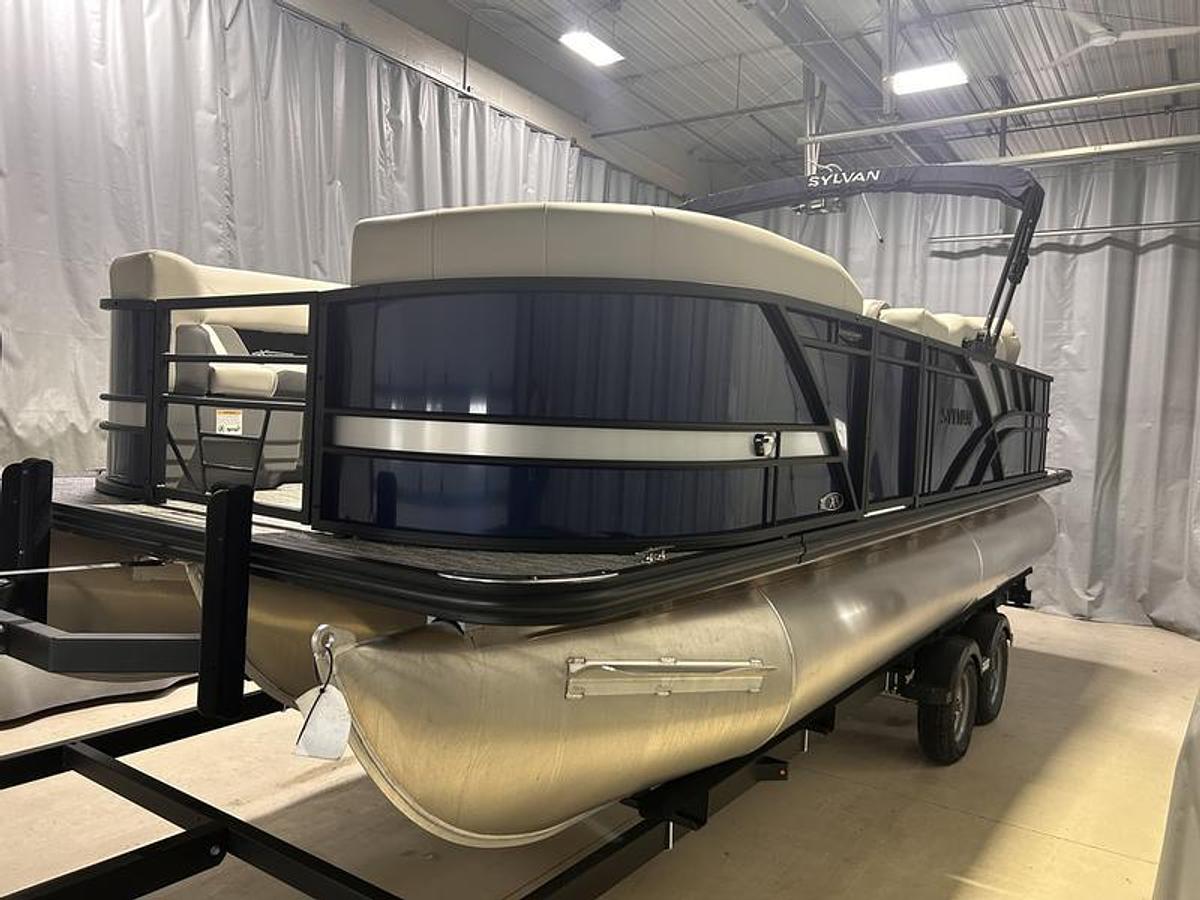 2026 Sylvan X3 Party Fish Platinum Package