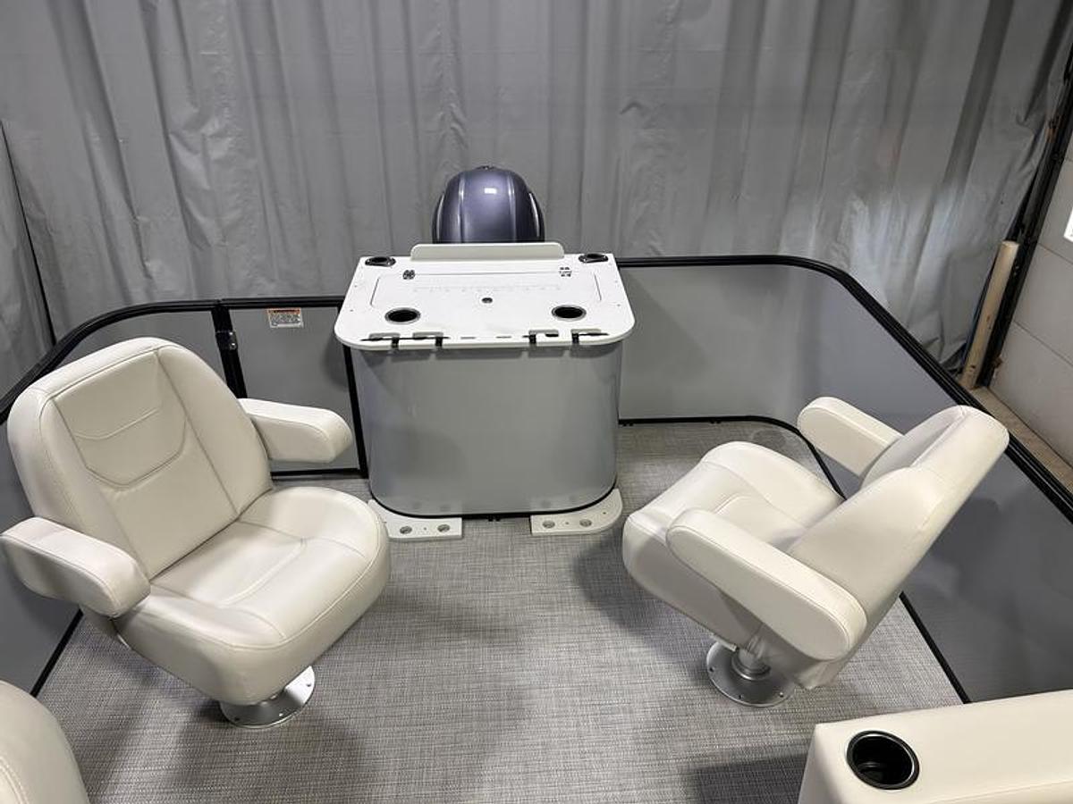 2026 Sylvan 822 Party Fish