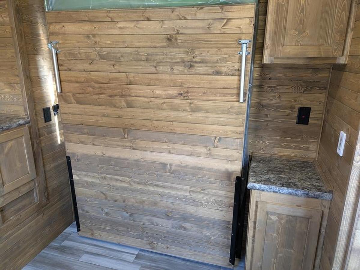 2026 Ice Castle Fish Houses 8' X 21V Missouri Riverbend Ranch [$1,000 OFF, SMART TV, FREE GENERATOR]