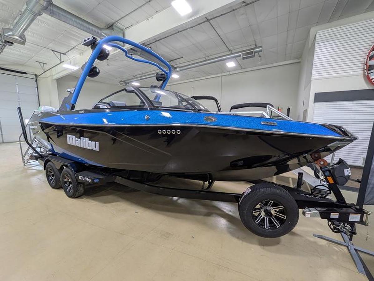 2025 Malibu Boats 23 LSV