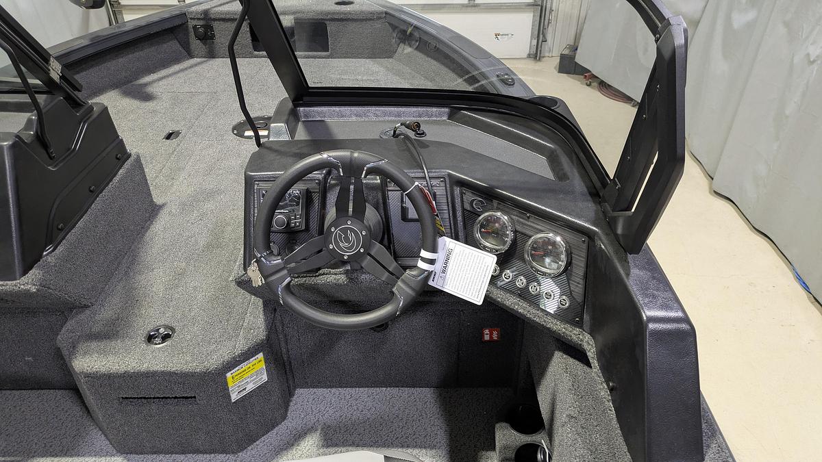 2026 Crestliner 1850 Fish Hawk Raptor Package