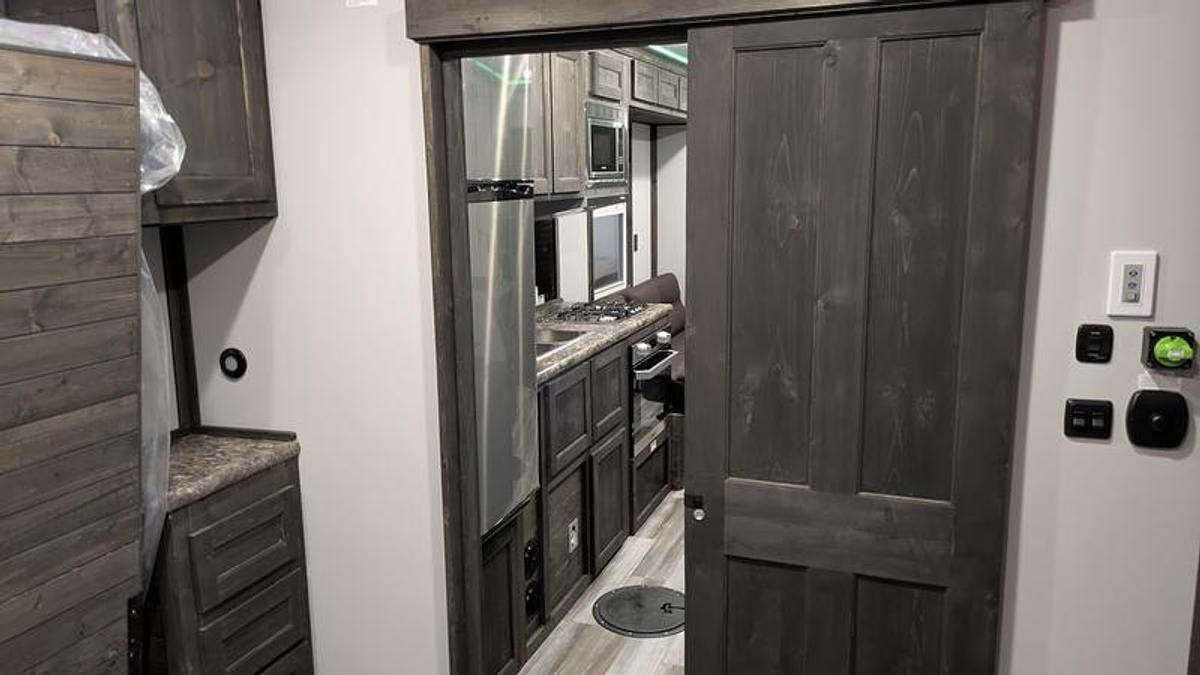 2026 Ice Castle Fish Houses 8' X 24V Missouri Riverbend Lodge [$1,000 OFF, SMART TV, FREE GENERATOR]