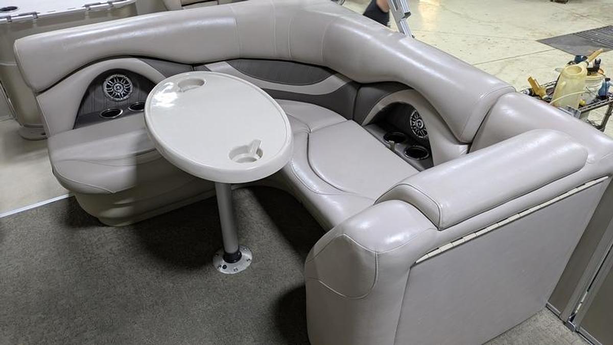 Used 2014 Sylvan 8520 CNF