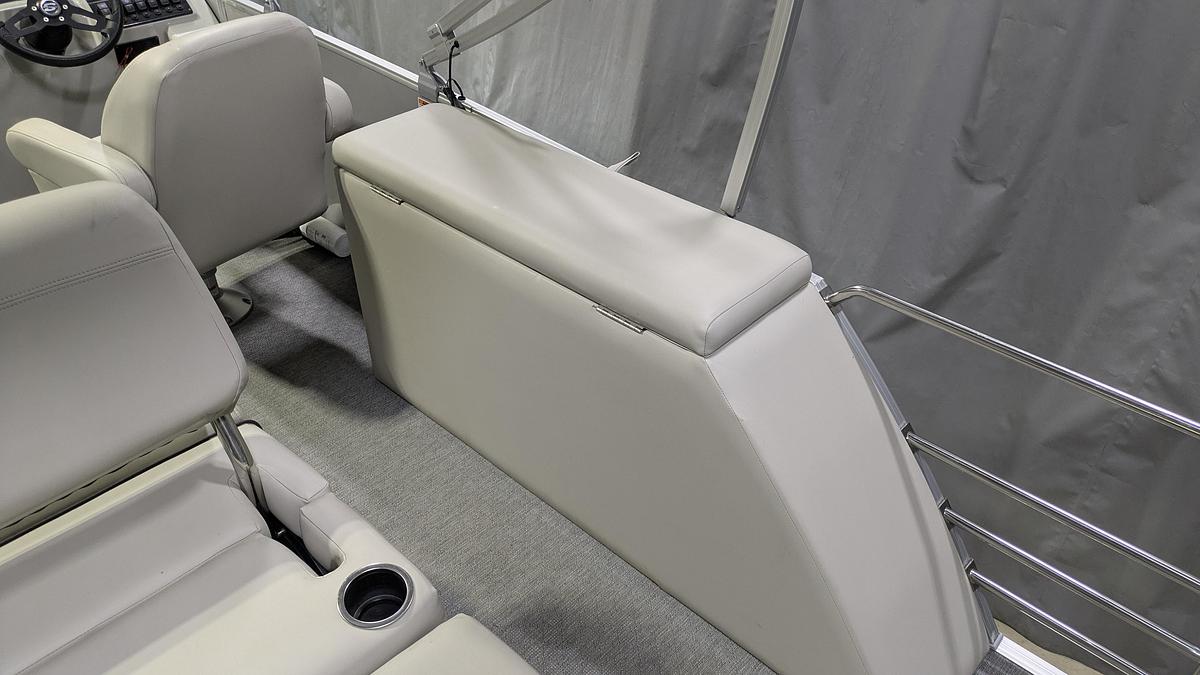 Used 2022 Sylvan Mirage 8522 CLZ