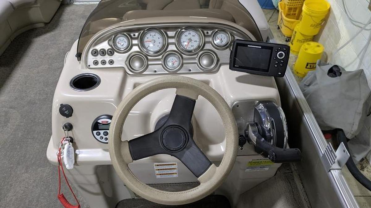 Used 2014 Sylvan 8520 CNF