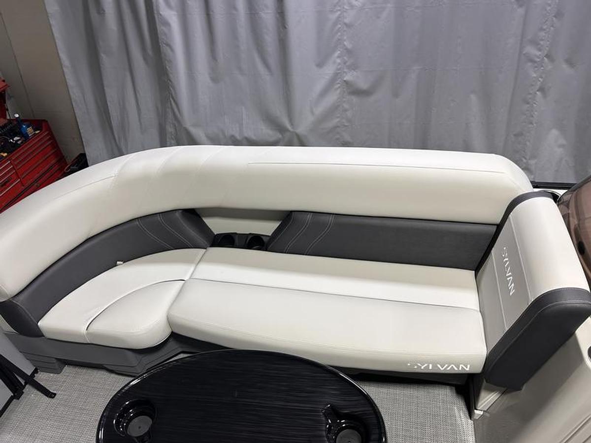 2026 Sylvan 822 Party Fish