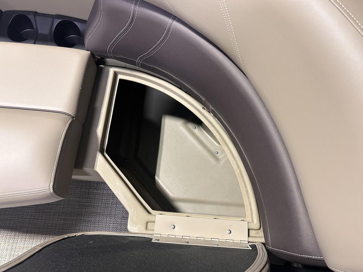 2026 Sylvan 822 Party Fish