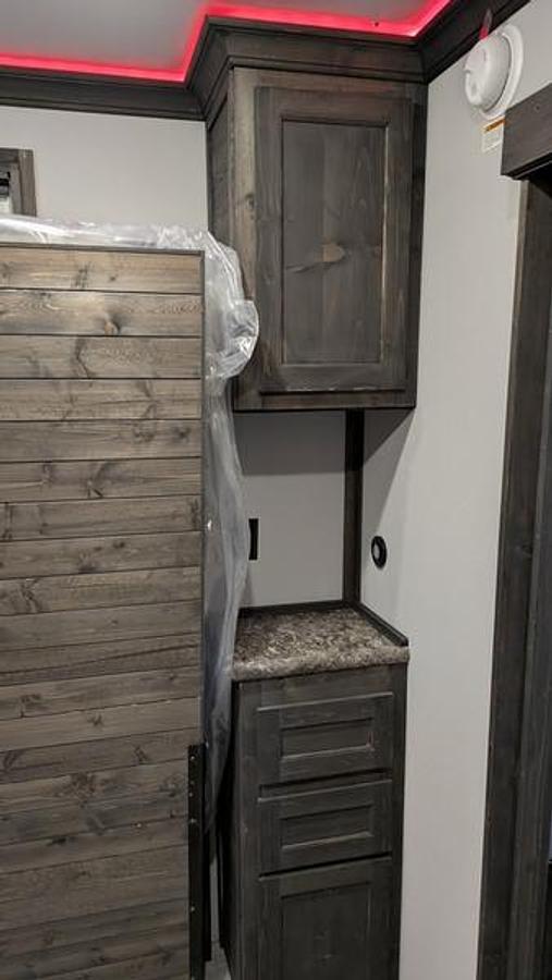 2026 Ice Castle Fish Houses 8' X 24V Missouri Riverbend Lodge [$1,000 OFF, SMART TV, FREE GENERATOR]