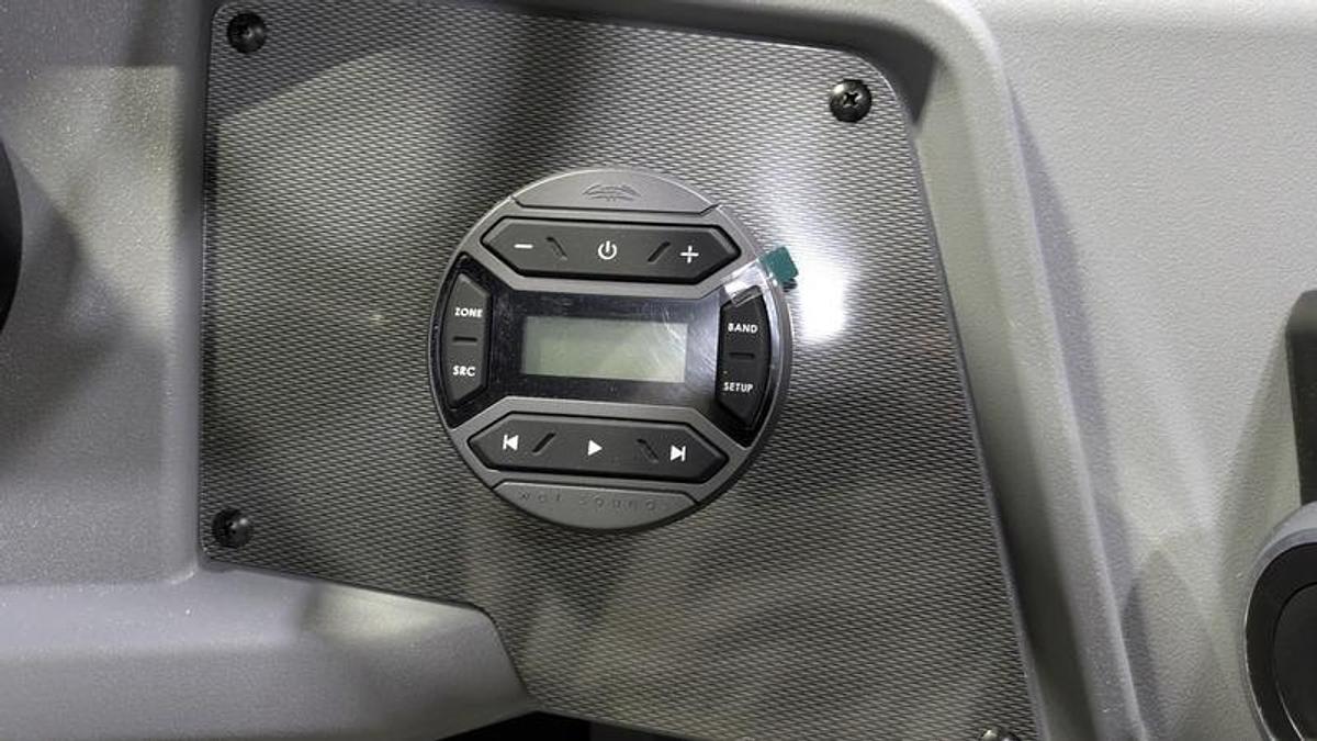 2026 Sylvan R-22 Party Fish