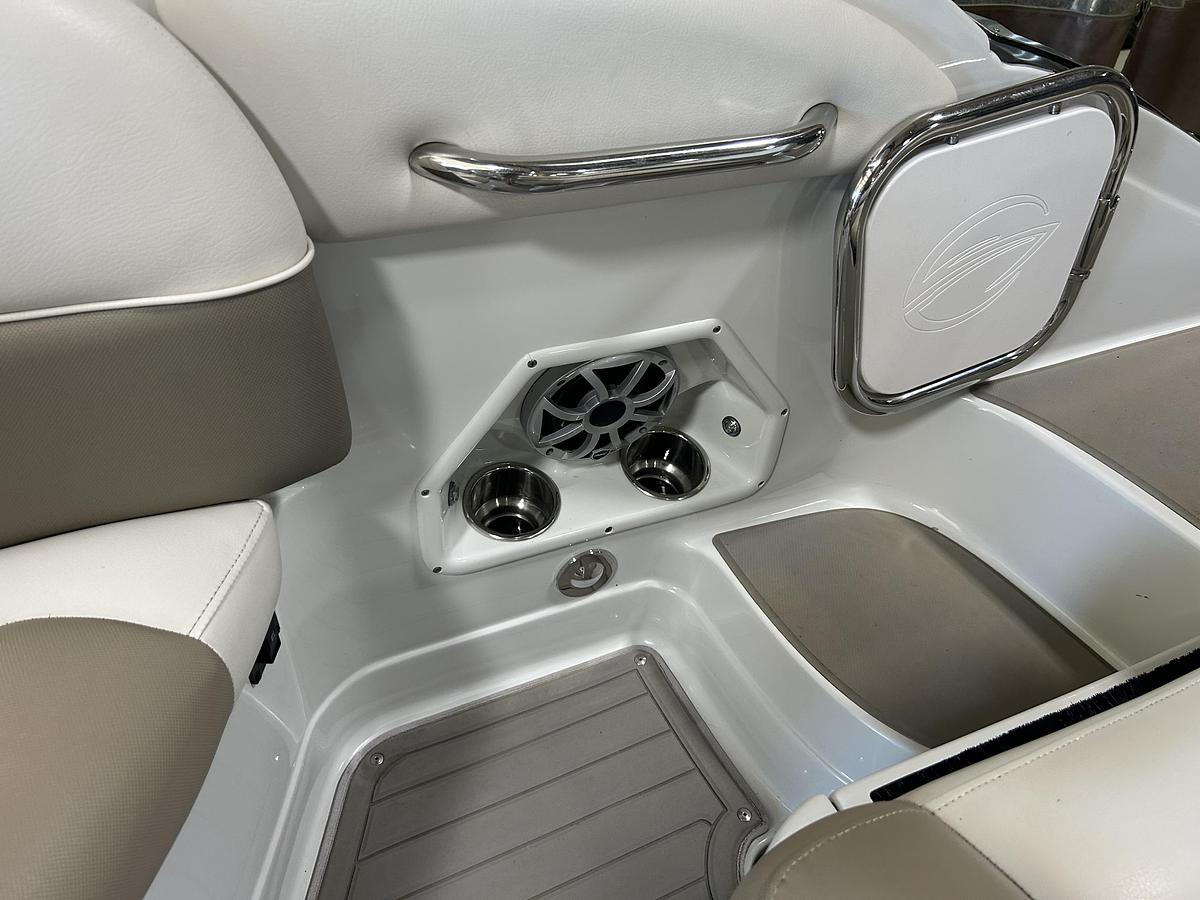 Used 2016 Crownline E2