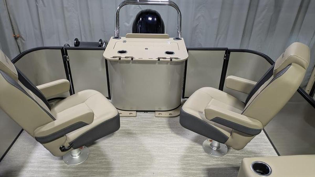 2026 Sylvan X3 Party Fish Platinum Package