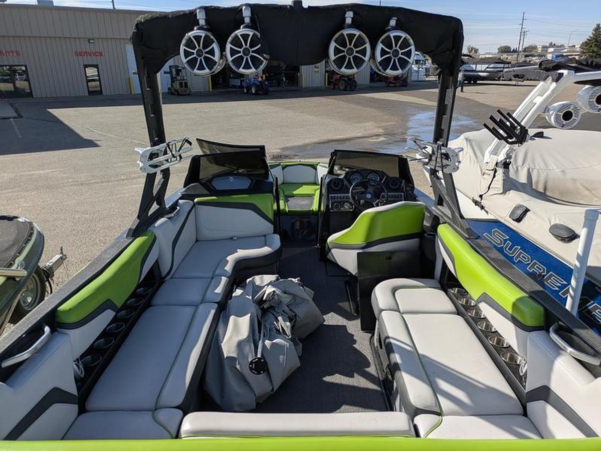 Used 2015 Axis Wake Research T23