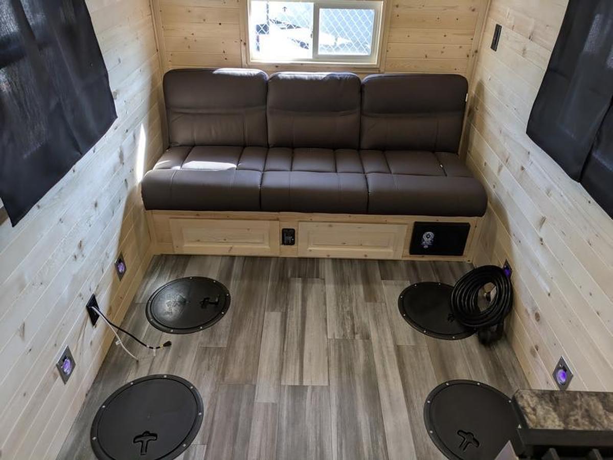 2026 Ice Castle Fish Houses 6.5' X 10V Sportsman [$1,000 OFF, FREE SMART TV, FREE GENERATOR]