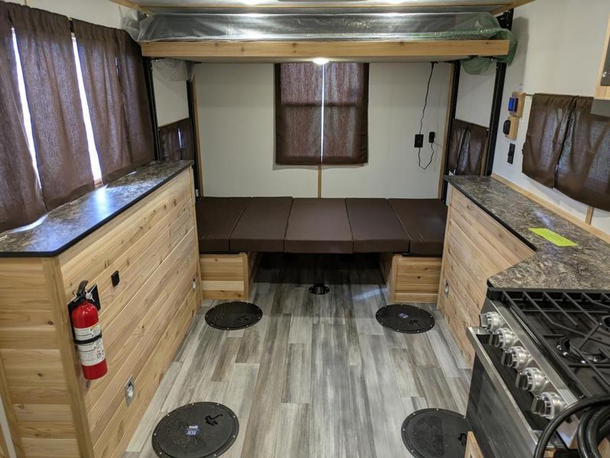 2026 Ice Castle Fish Houses 8' X 16V ND Country Cabin *ND COUNTRY FEST SPECIAL*