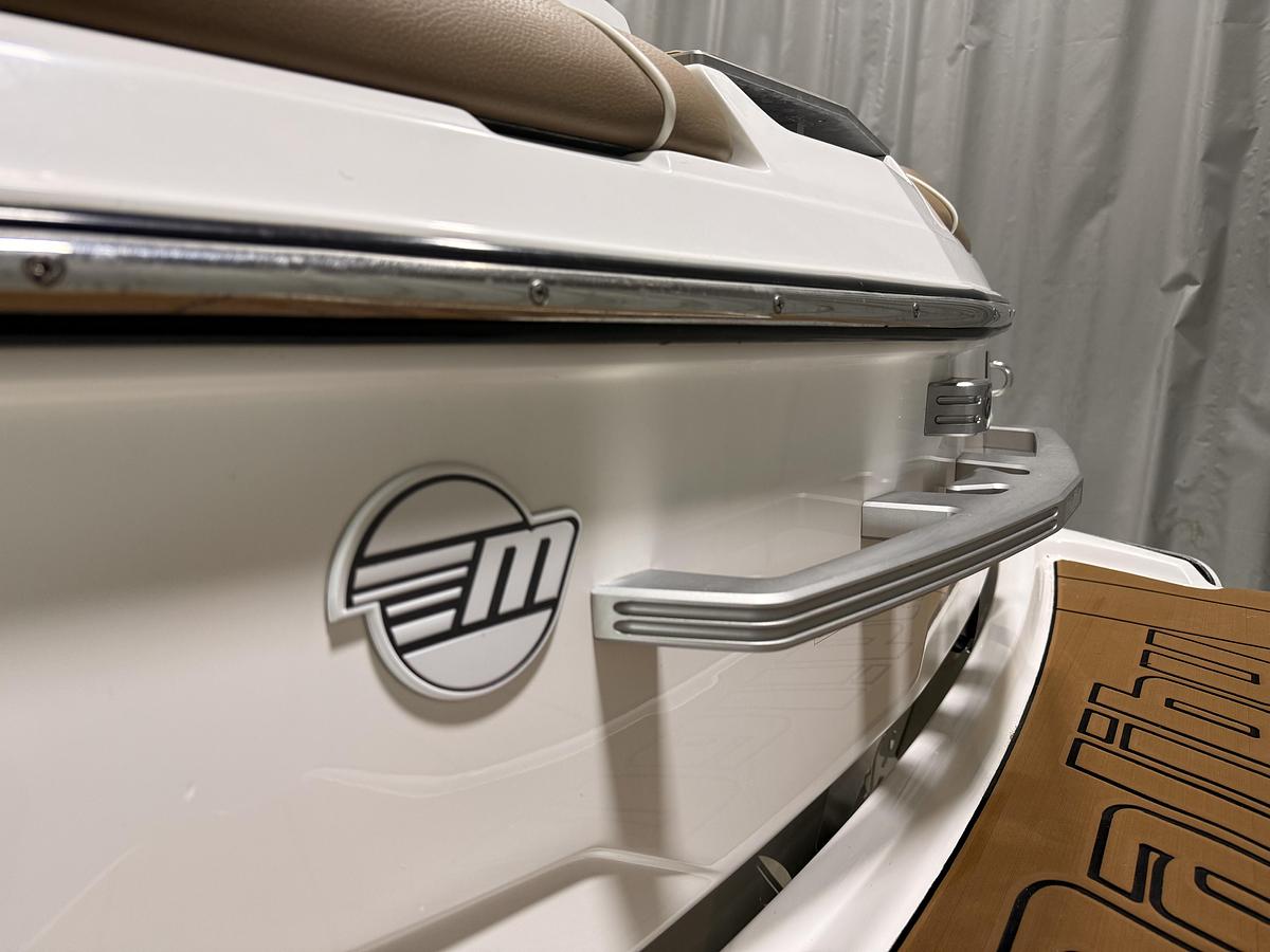 Used 2020 Malibu Boats 25 LSV