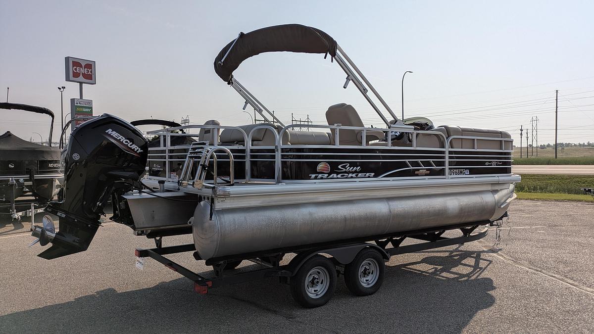 Used 2023 Sun Tracker Sportfish 20 DLX TRAILER INCLUDED