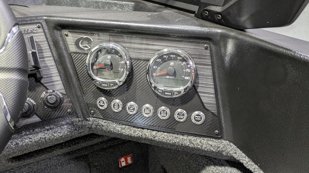2026 Crestliner 2050 Fish Hawk WT Raptor Package