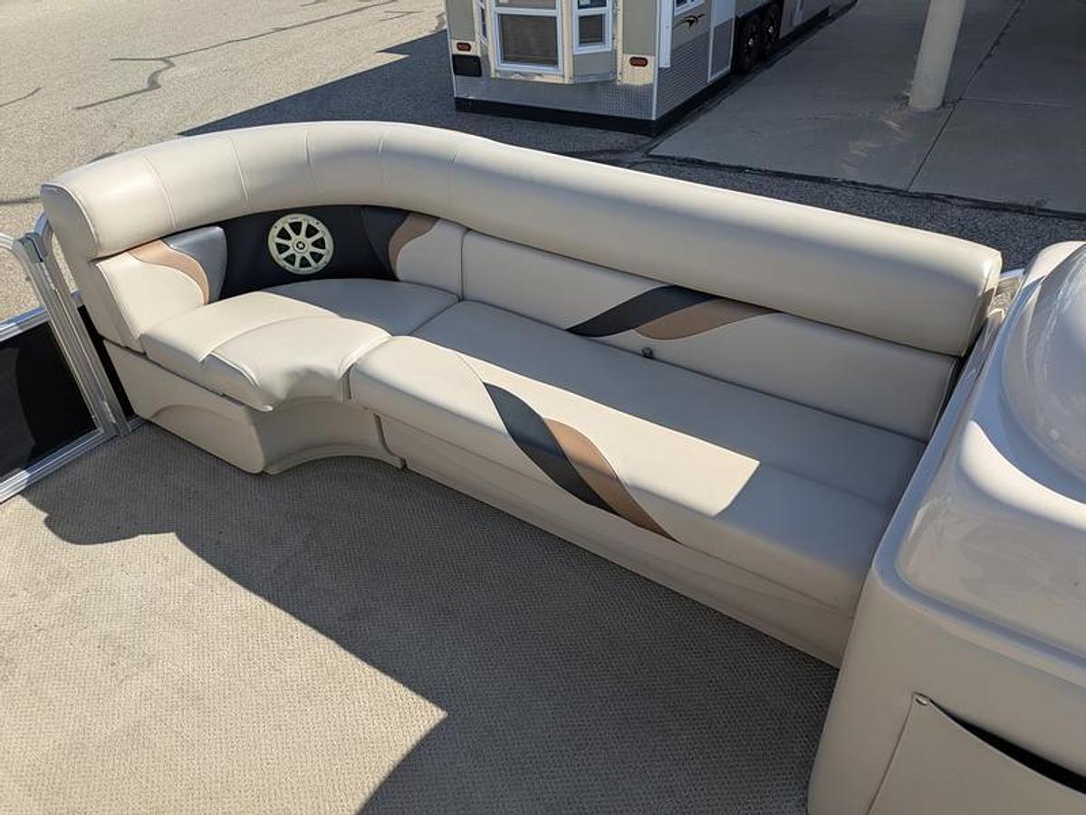 Used 2011 Smoker Craft Oasis 820 Cruise