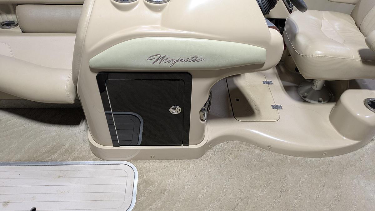 Used 2013 Starcraft Marine 256 Majestic