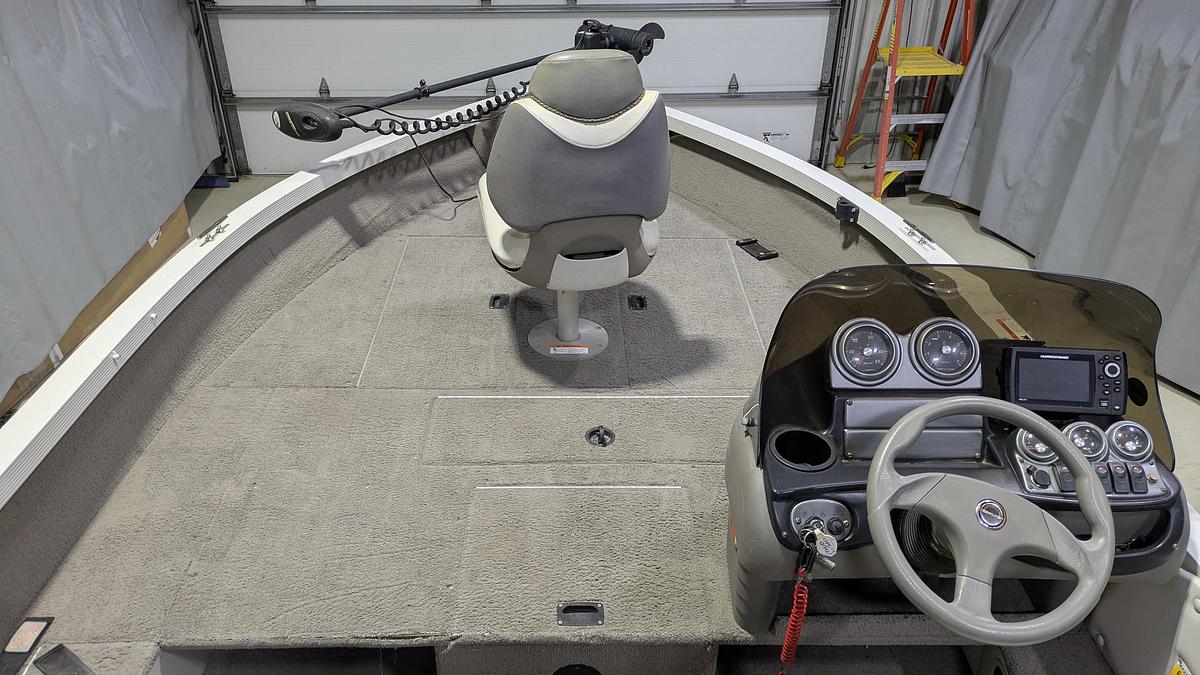 Used 2004 Crestliner 1850 Fish Hawk SC