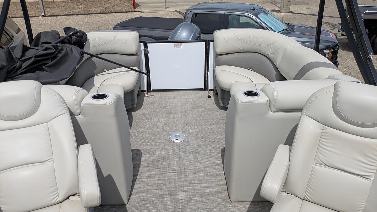 Used 2019 Sylvan Mirage 8522 LZ