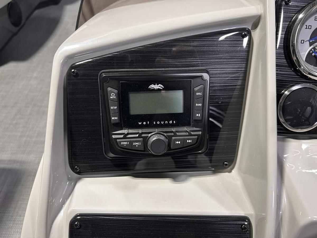 2026 Sylvan 822 Party Fish