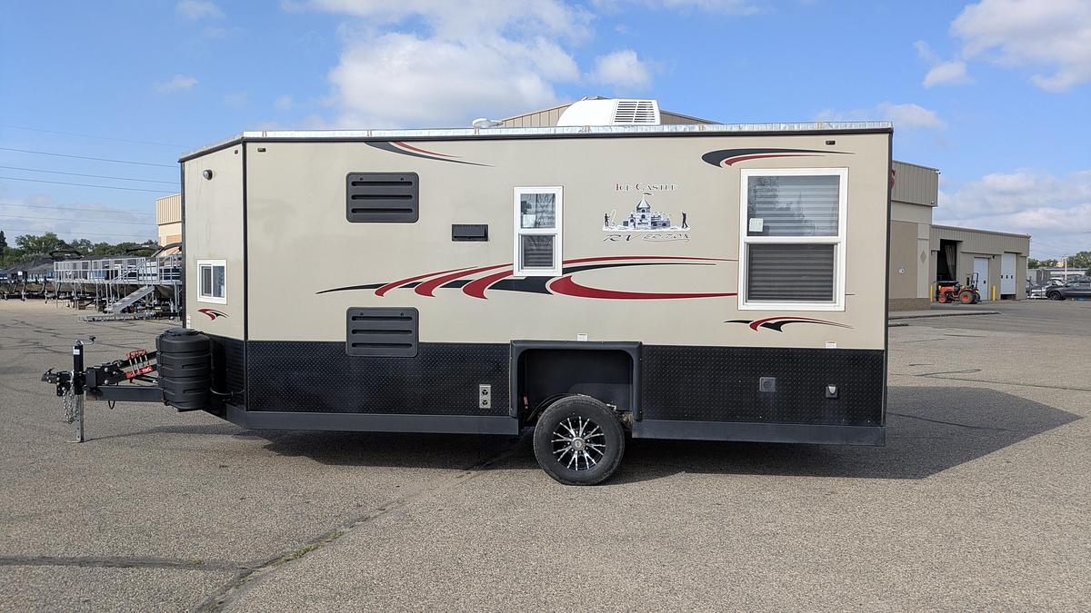 Used 2024 Ice Castle Fish Houses 8' X 17V HD