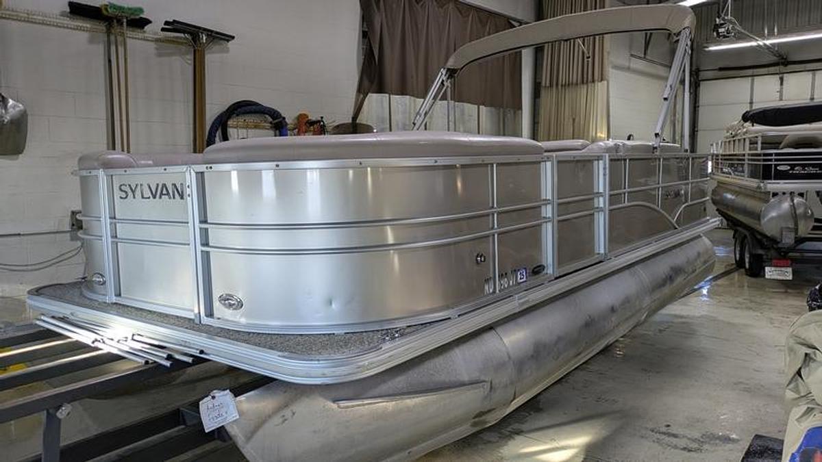 Used 2014 Sylvan 8520 CNF