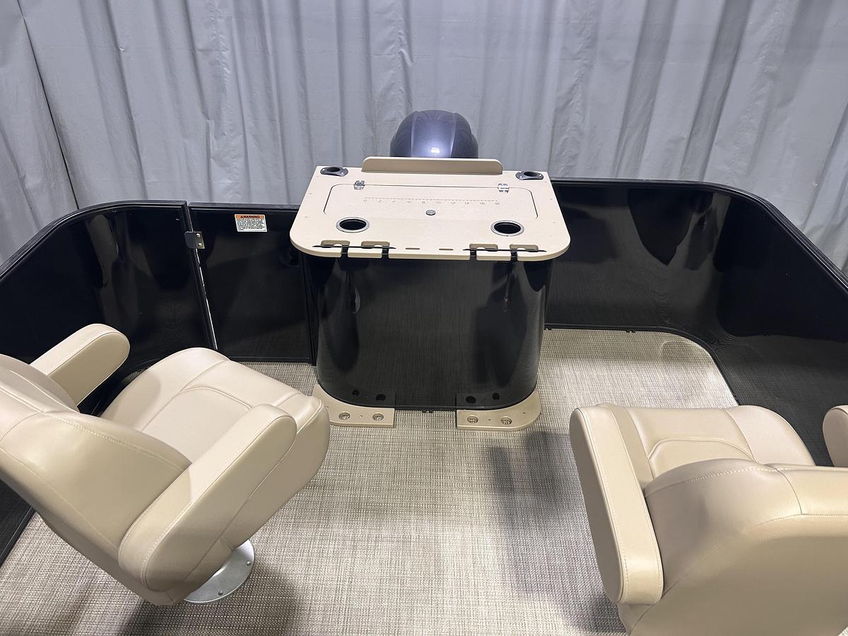 2026 Sylvan 822 Party Fish