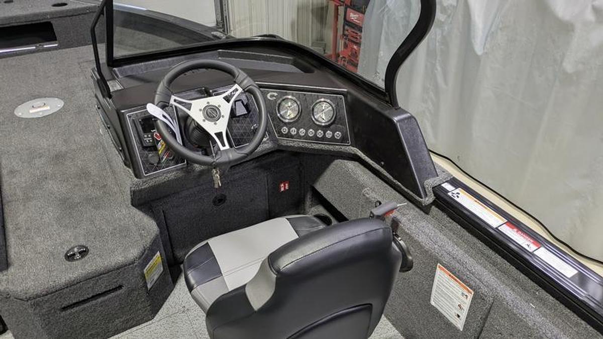 2026 Crestliner 1850 Fish Hawk