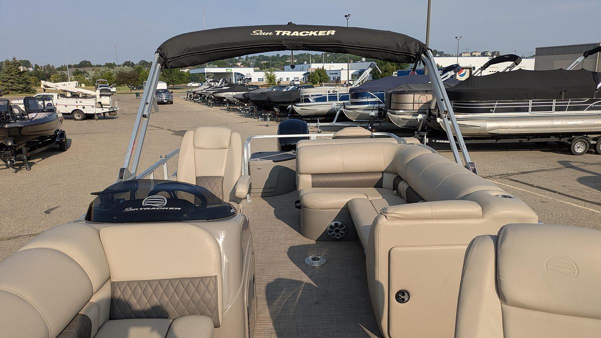 Used 2023 Sun Tracker Sportfish 20 DLX TRAILER INCLUDED