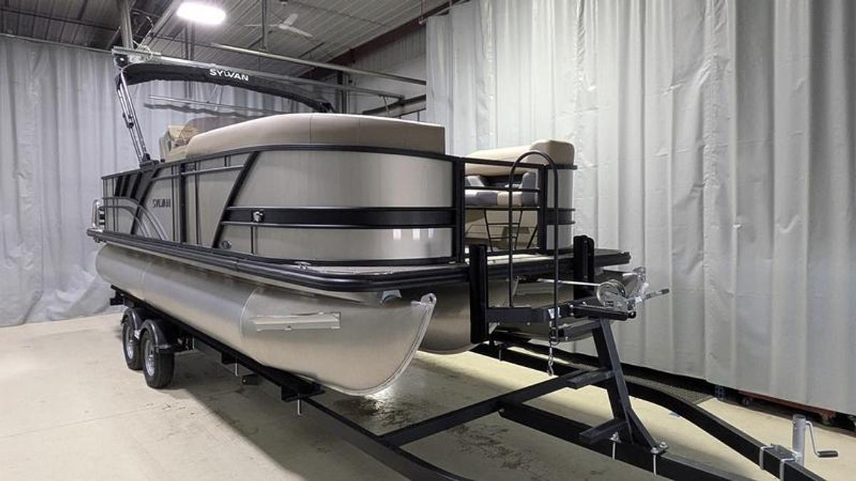 2026 Sylvan X3 Party Fish Platinum Package