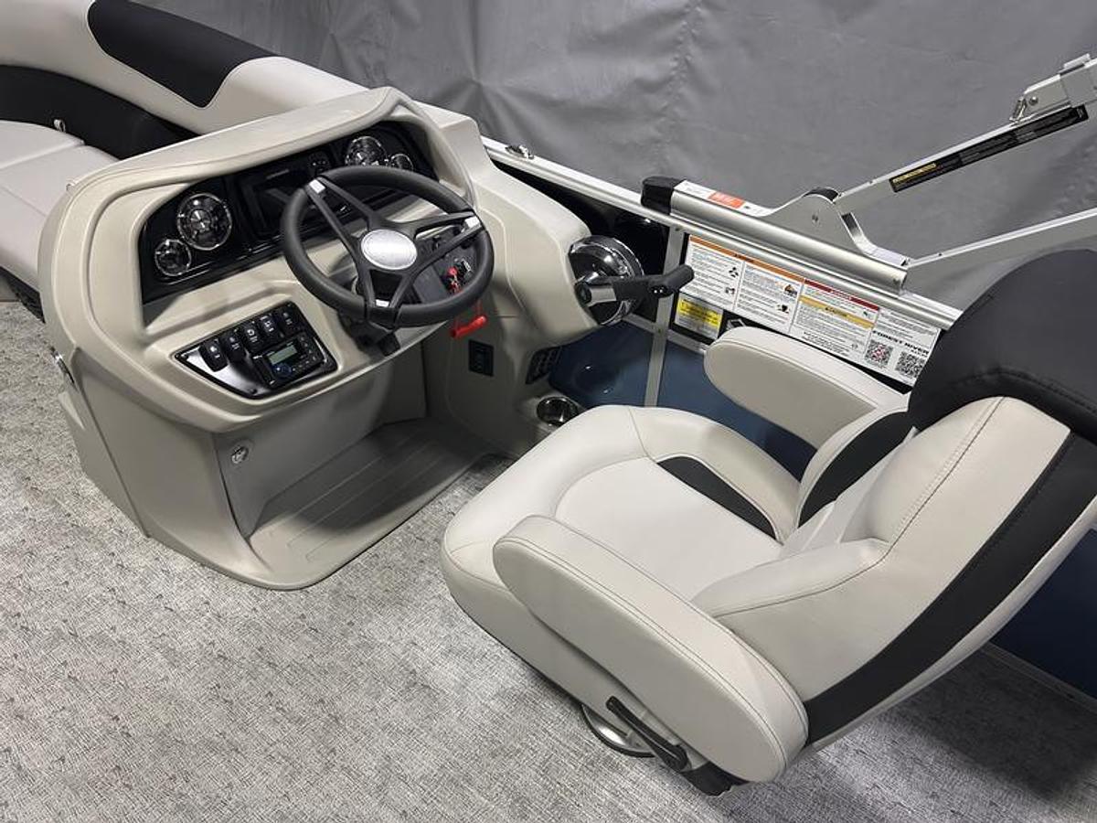 2025 South Bay 224FCR LE Fish & Cruise 2.75