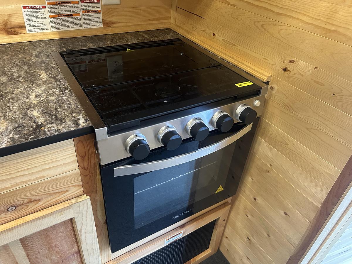 Used 2022 Ice Castle Fish Houses 6.5' X 14V LAKE OF THE WOODS