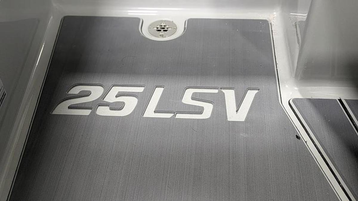 2026 Malibu Boats 25 LSV