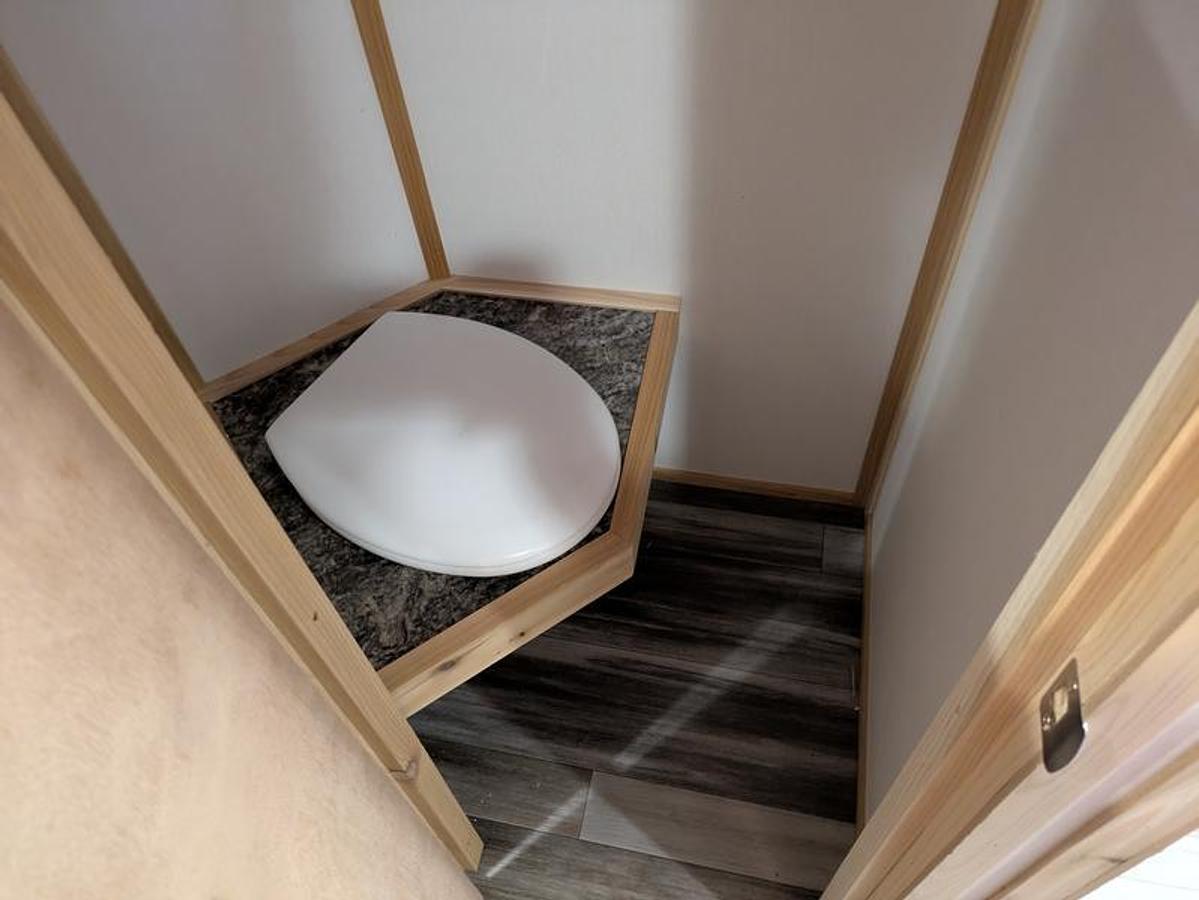 2026 Ice Castle Fish Houses 8' X 16V ND Country Cabin *ND COUNTRY FEST SPECIAL*