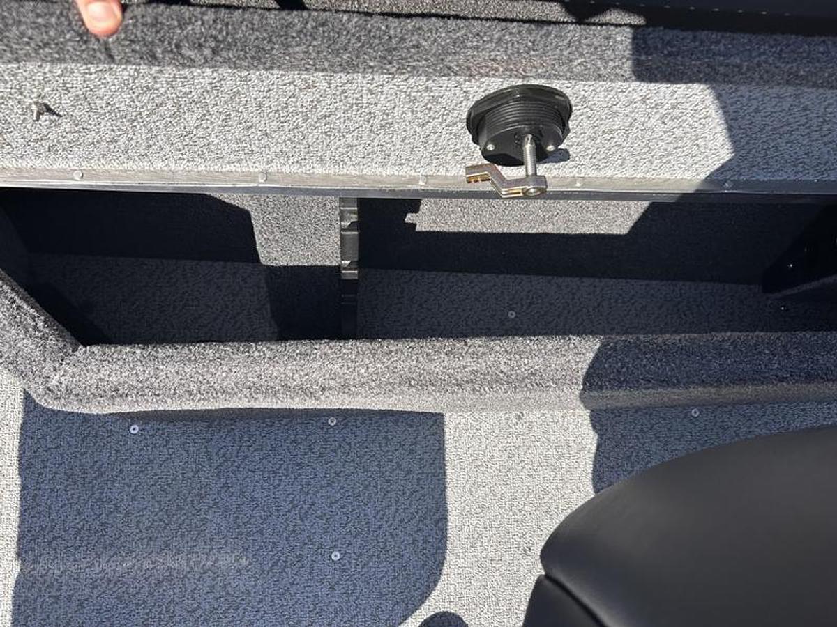 2026 Crestliner 1850 Fish Hawk WT JS