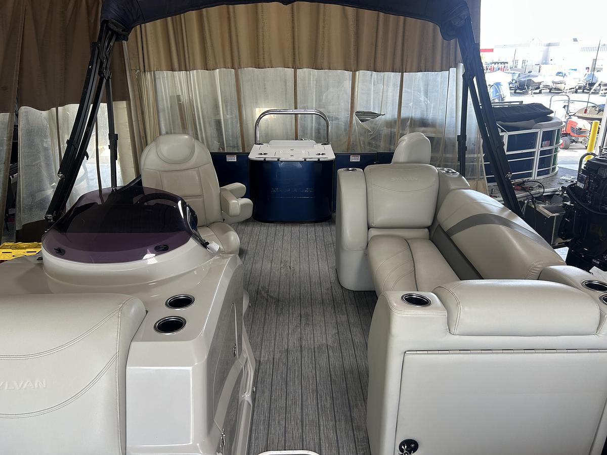 Used 2019 Sylvan Mirage 8522 Party Fish