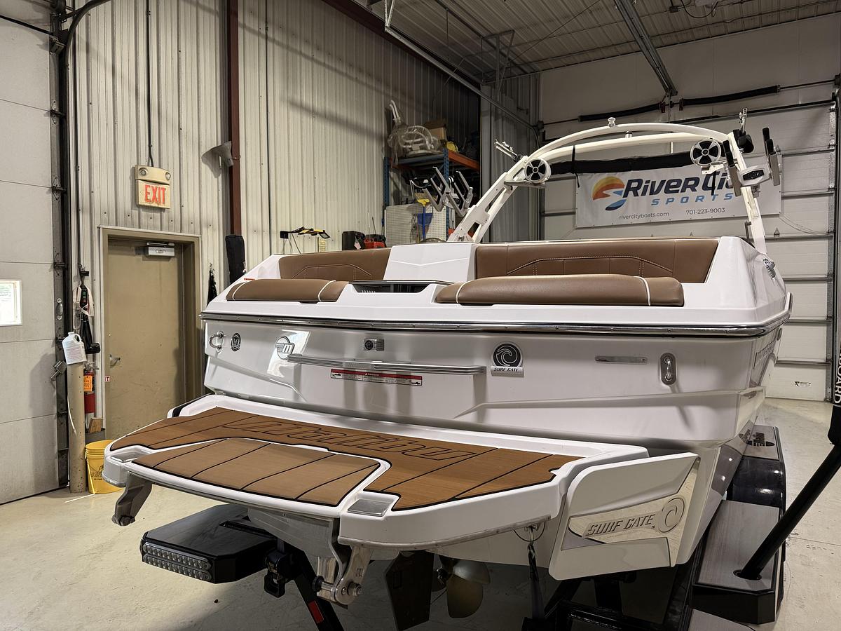 Used 2020 Malibu Boats 25 LSV