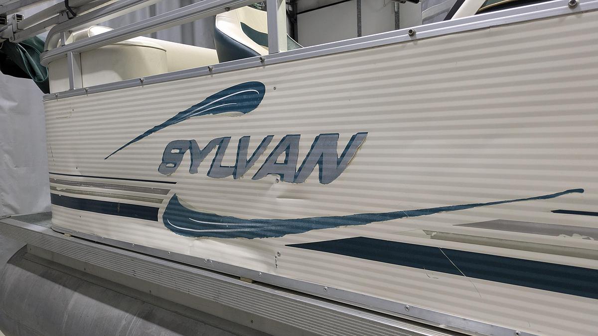 Used 2000 Sylvan 820 Elite Cruise