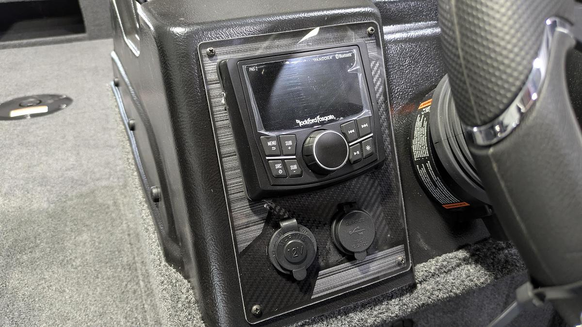 2026 Crestliner 1850 Fish Hawk Raptor Package