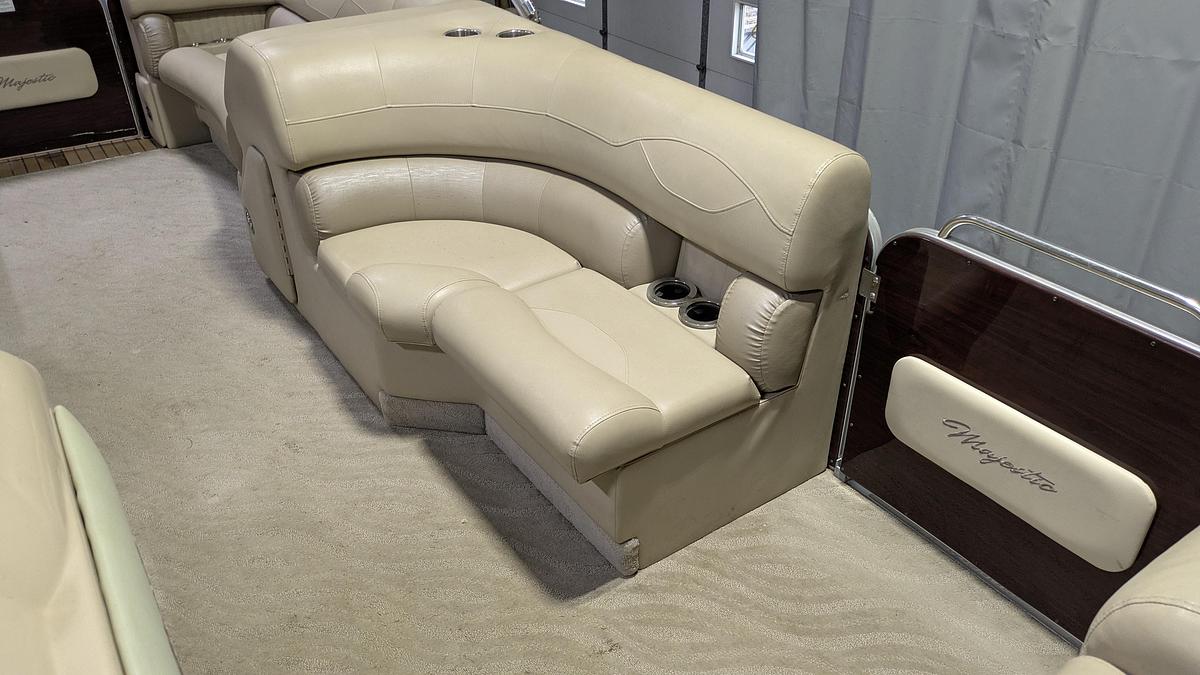 Used 2013 Starcraft Marine 256 Majestic