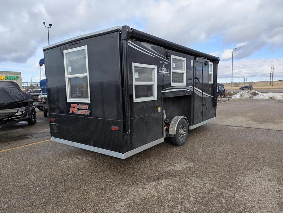 2026 Ice Castle Fish Houses 8' X 17V Range Runner [$1,000 OFF, FREE GENERATOR]