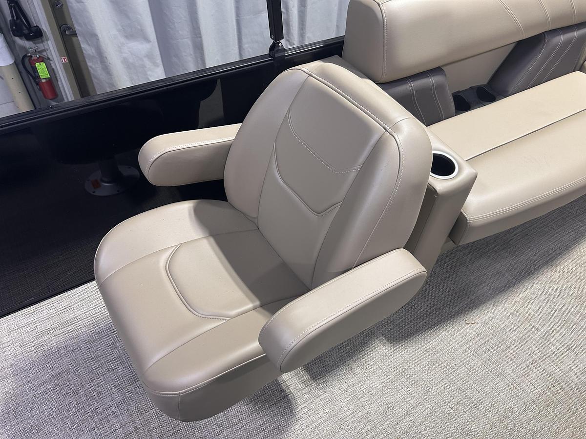 2026 Sylvan 822 Party Fish