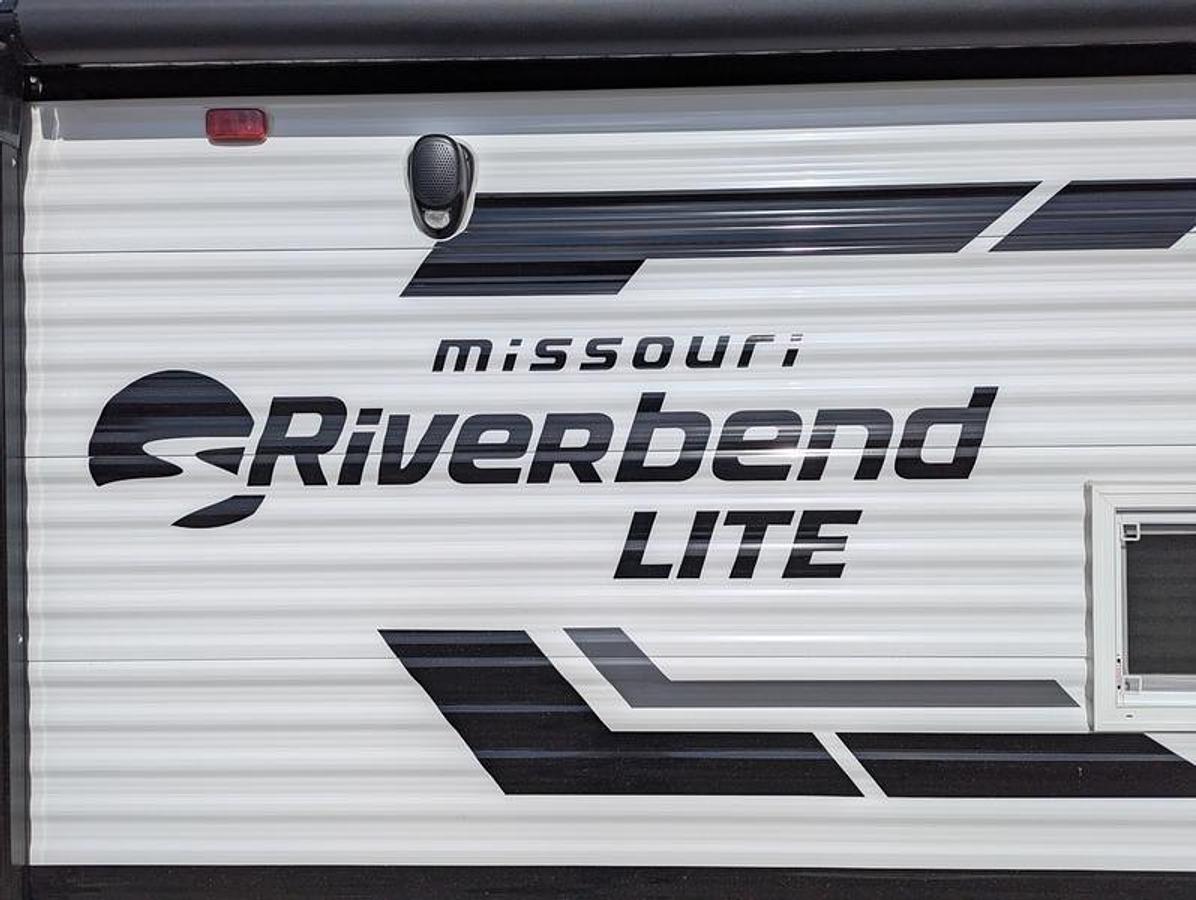 2026 Ice Castle Fish Houses 8 X 16F RIVERBEND LITE [$1,000 OFF, FREE SMART TV, FREE GENERATOR]