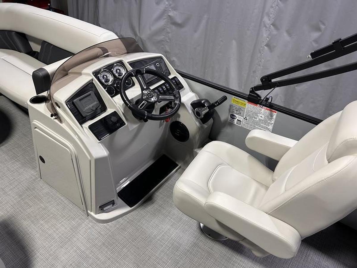 2026 Sylvan 822 Party Fish