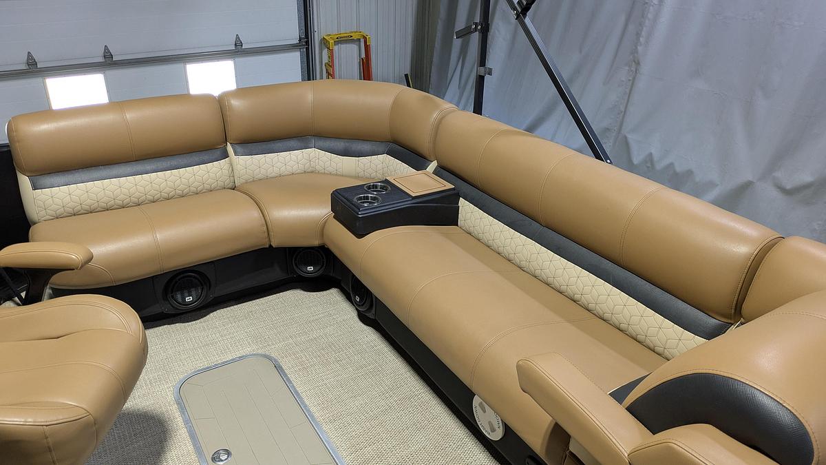 Used 2019 Godfrey Sanpan 2500