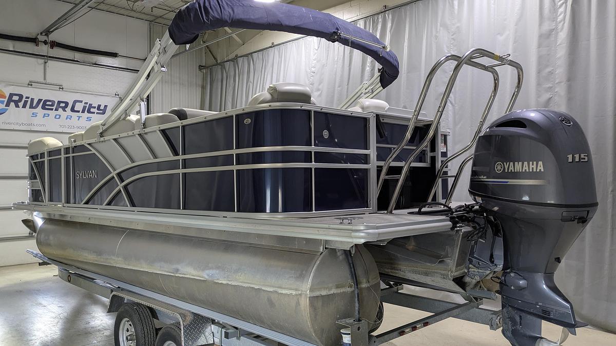 Used 2021 Sylvan Mirage 8522 Party Fish